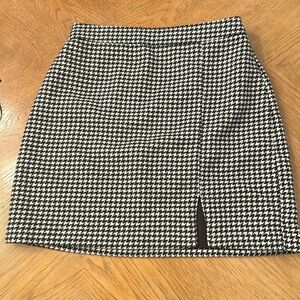 Hollister Black and White houndstooth, preppy, simply checked skirt XS Teen